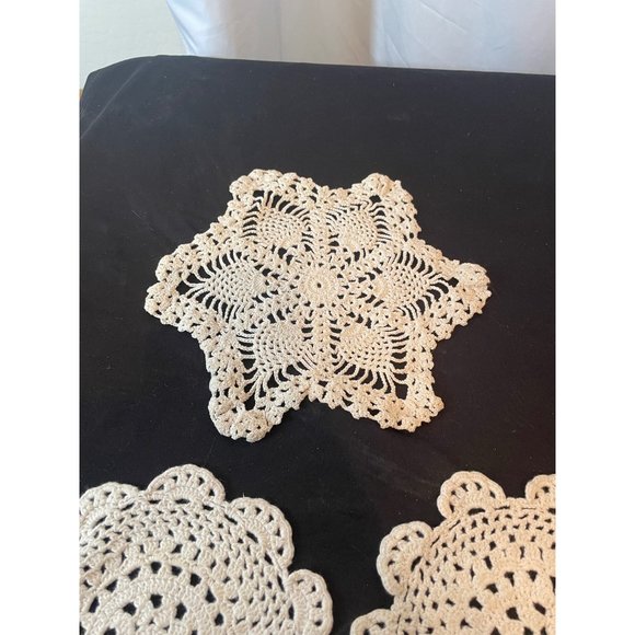 Vintage Doilies Hand Crocheted White Lot of 3 EUC - Picture 2 of 8